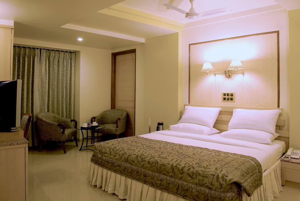 Hotel Deccan Royaale, Shivajinagar Pune Bilik gambar