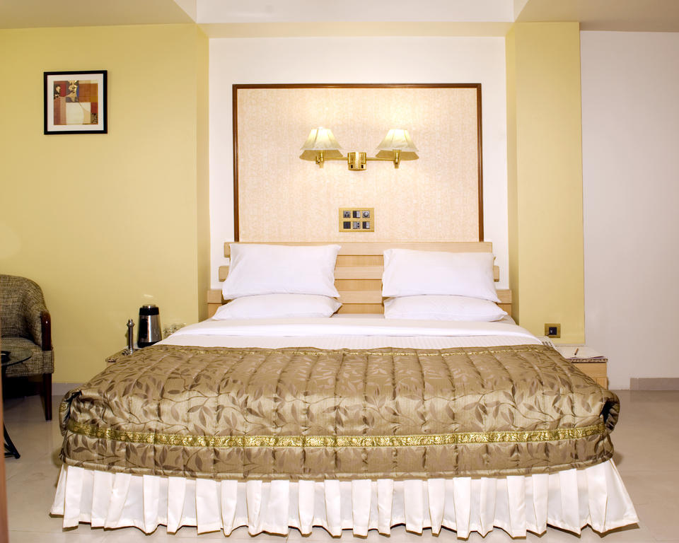 Hotel Deccan Royaale, Shivajinagar Pune Bilik gambar